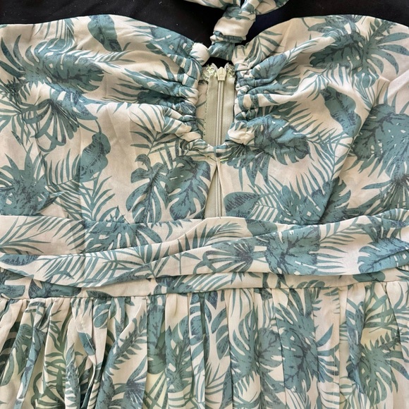 Love Is All Green Leaf Tropical Tie Halter Maxi Dress w Slits & Built in Bottoms - Picture 4 of 8